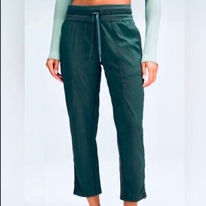 Lululemon Green Dance Studio Crop Size 4